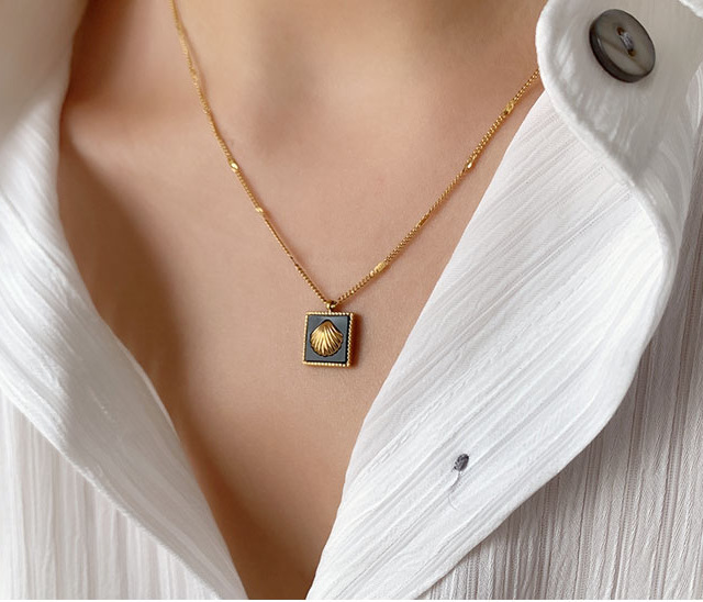 Gold Color Acrylic Black Small Square Shell Titanium Steel Necklace Wholesale Nihaojewelry