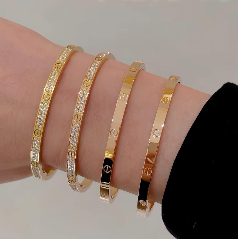 V Gold Card High-End Version Screw Bracelet Cnc Classic Love Full Series Diamond-Studded Black Stud Starry Sky Versatile Bracelet V Gold Card High-End Version Screw Bracelet Cnc Classic Love Full Series Diamond-Studded Black Stud Starry Sky Versatile Bracelet