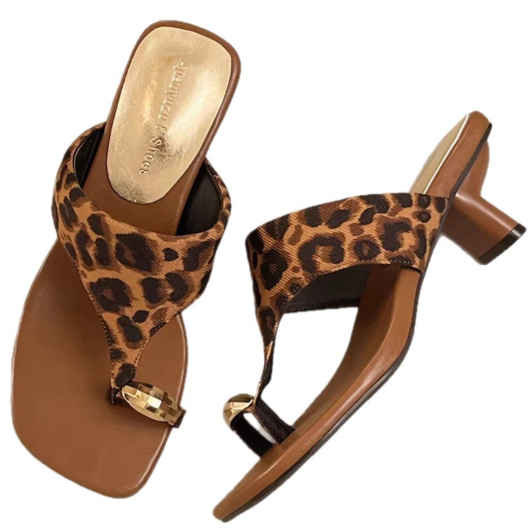 2026 nueva ropa exterior de verano con sandalias de falda zapatillas de calzado de tacones de talón