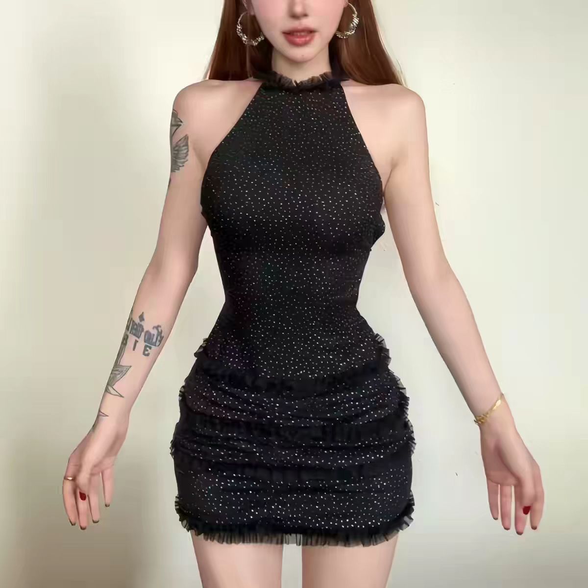 Sexy and alluring off-shoulder dress with a slim waist and flattering design, perfect for summer. Features a mesh panel design. (Instagram style)