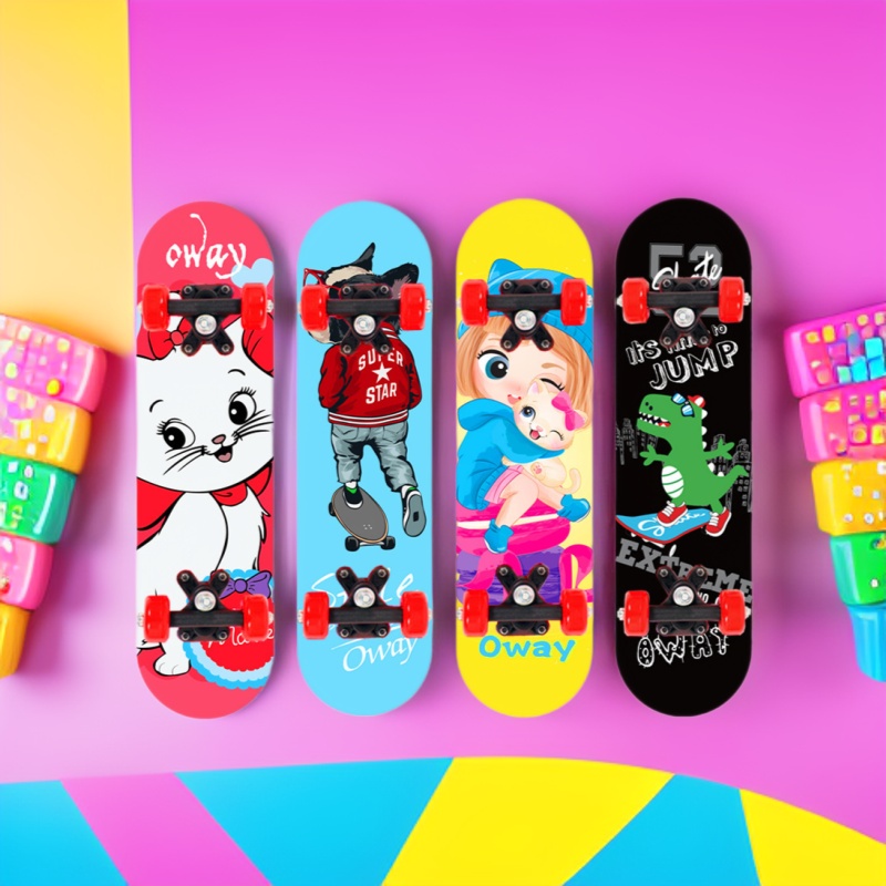 Manufacturer Wholesale Four-Wheel Skateboard for Beginners, Double-Sided Children's Scooter for Boys and Girls Aged 6-12, Maple Skateboard