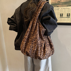 今年流行大容量豹纹托特包包女2025秋季新款高级感通勤单肩腋下包