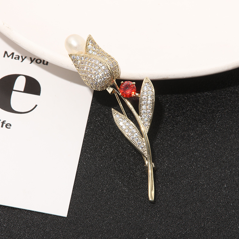 Estilo coreano de gama alta ramillete tulipán traje vestido ZIRCON perla broche elegante todo partido PIN al por mayor