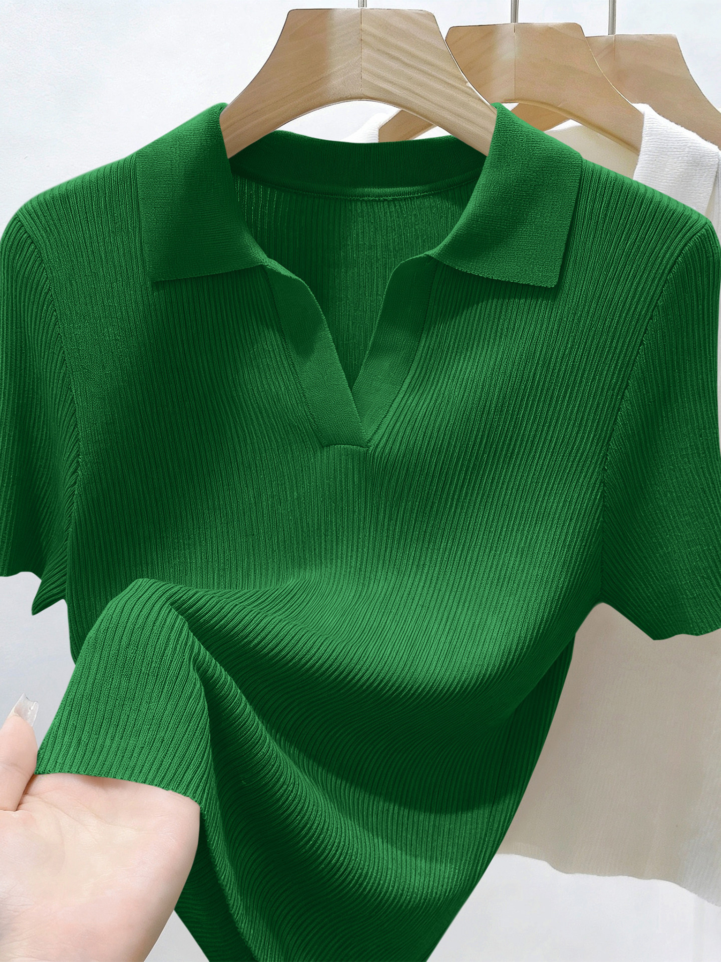 Áo thun nữ cổ polo tay ngắn dáng ôm chất liệu len mỏng mùa hè — màu xanh nhạt