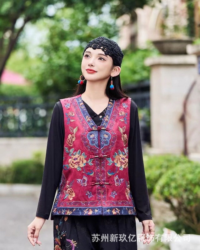 2025新款民族风复古V领盘扣马甲女时尚刺绣缎面提花宽松背心坎肩|undefined
