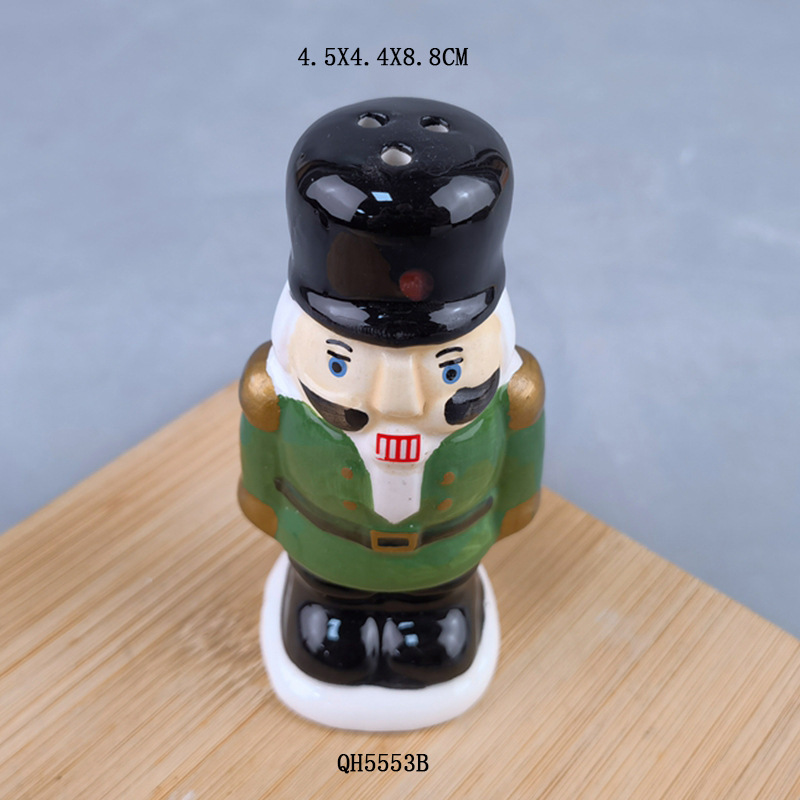 Spot cuidadosamente seleccionado botella de pimienta de cerámica navideña serie muñeco de nieve botella de condimento sólido de cocina porosa de estilo occidental