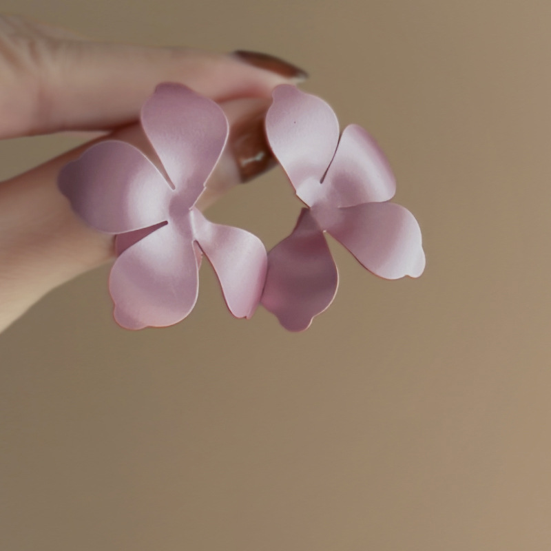 Silver needle European and American cross-border matte flower stud earrings, niche and simple style, versatile earrings, light luxury and high-end earrings for women pic 3