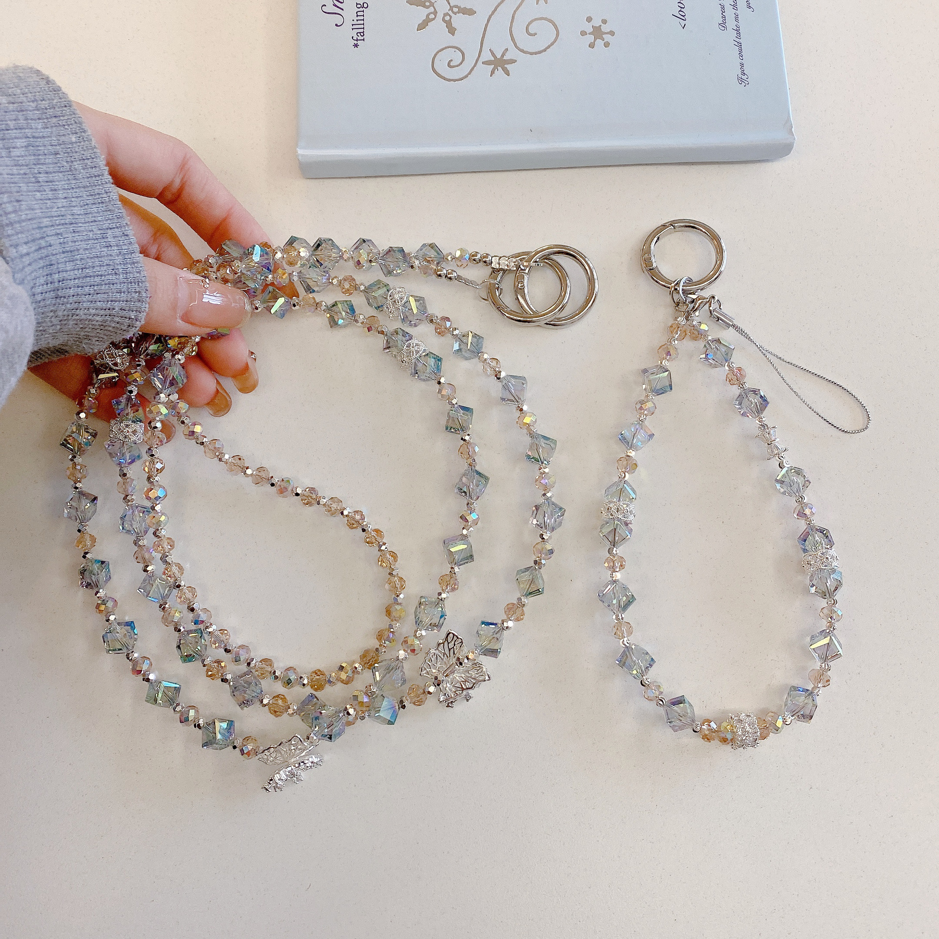 Boutique hecho a mano de alta gama para teléfono móvil cadena larga oblicua de viento ins cordón de teléfono móvil de moda colgante de mensajero largo