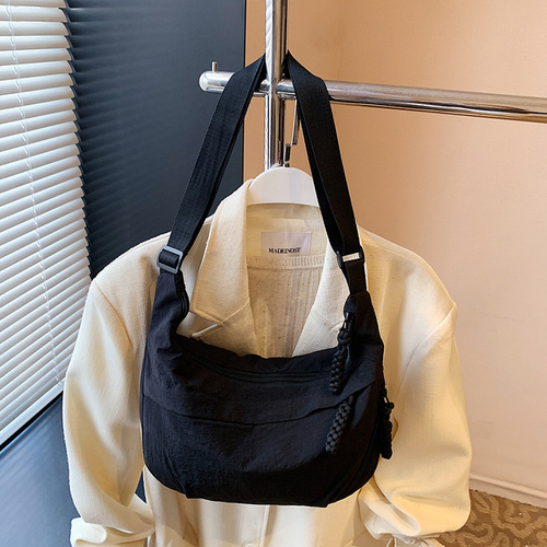 Women's Large Capacity Bag 2025 New Lightweight Shoulder Bag Versatile Commuter Women's Bag Crossbody High-end Dumpling Bag