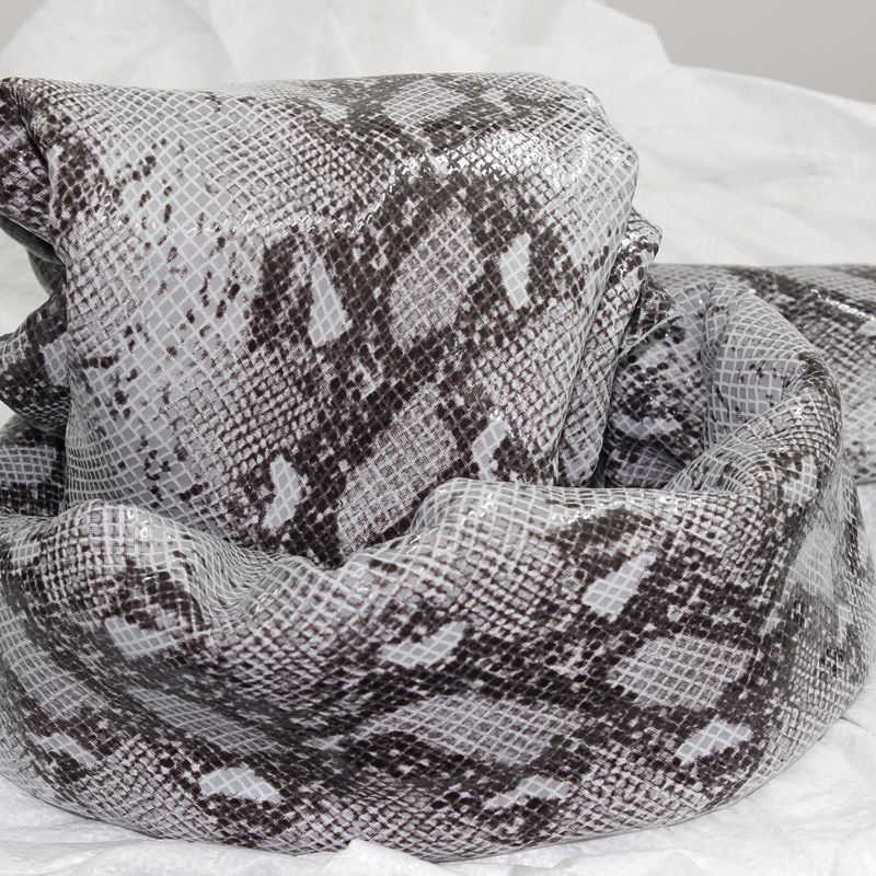 蟒蛇纹头层牛皮批发加工头层牛皮压花纹真皮皮革面料制皮厂家批发