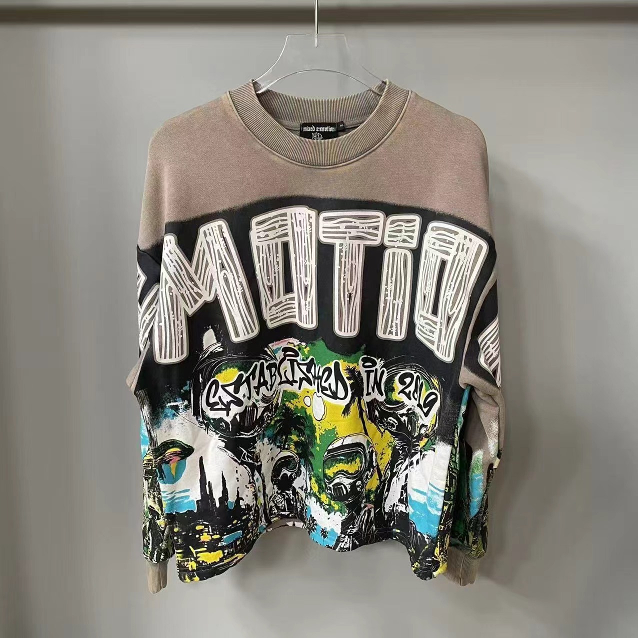 EM48 카키 크루넥 스웨트셔츠