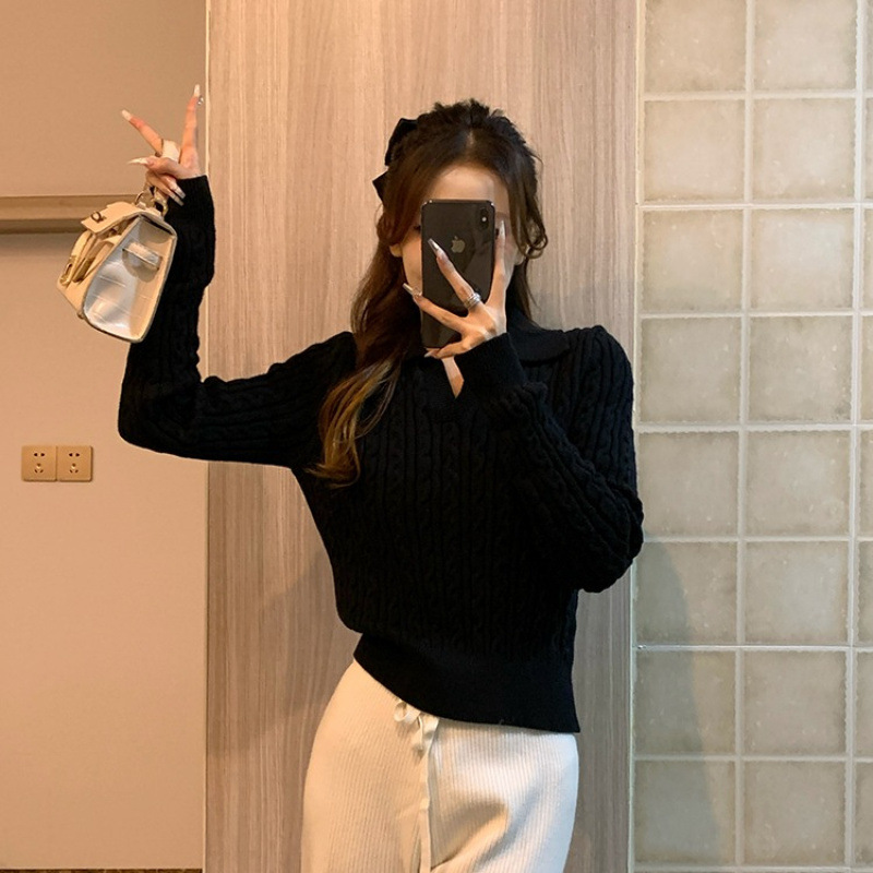 Suéter de cuello polo de otoño de mujeres nuevos productos cortos de mangas largas con cuello en V blanco camisa de punto superior image 4