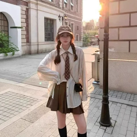 Весенняя новинка 2025 года, тонкая рубашка с длинными рукавами, дизайн, нишевая полосатая рубашка, стильная утягивающая весенне-осенняя рубашка, тренд