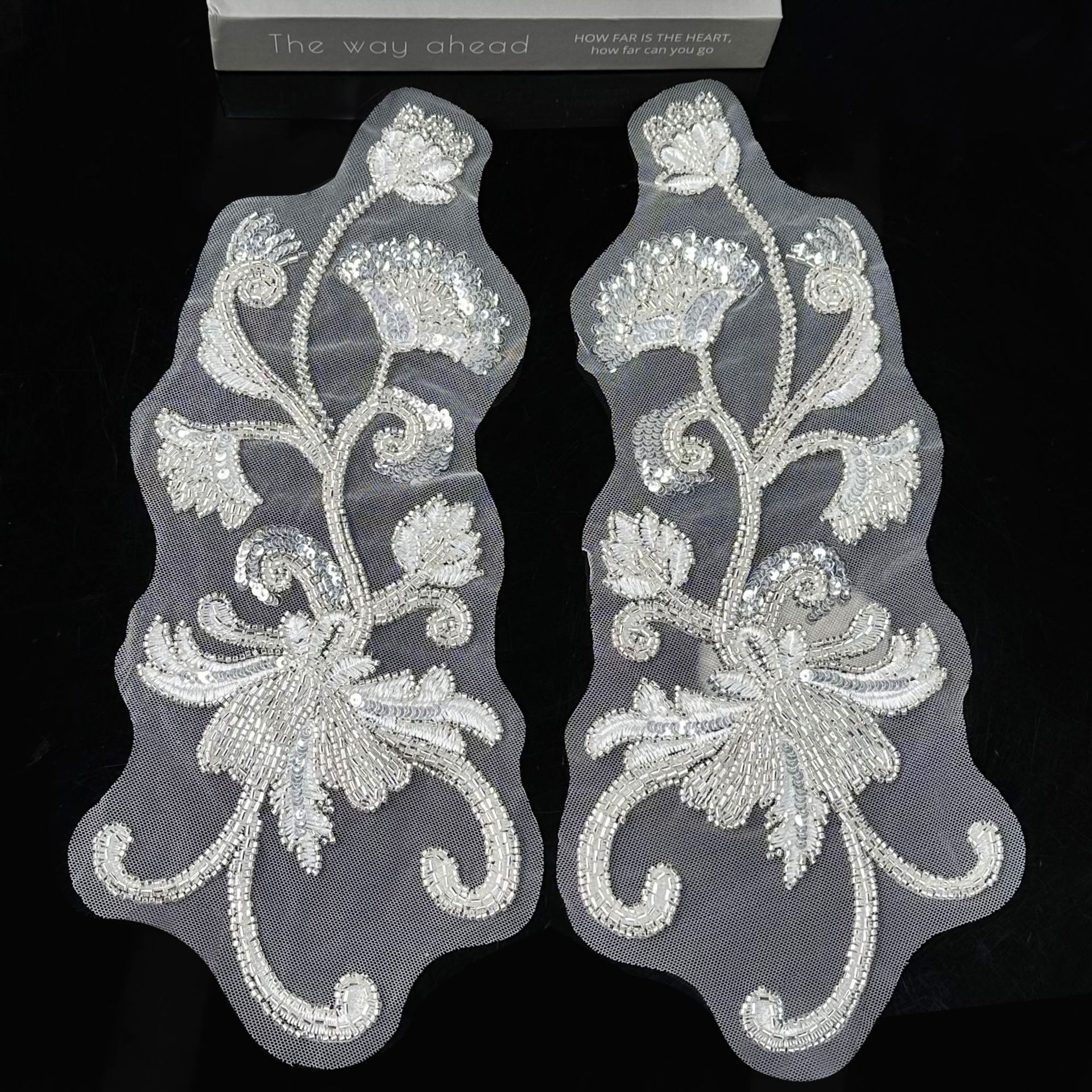 Guangzhou hilo de malla inferior de seda de plata bordado esquinilla flor de patrón floral hermosa ropa camisa accesorios de decoración 13 líneas