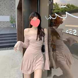 裸色性感纯欲气质裙子女秋季2024新款喇叭袖收腰显瘦一字肩连衣裙