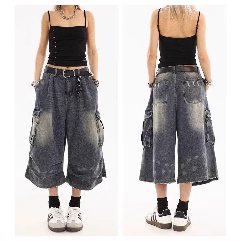 American Retro Washed Multi-Pocket Workwear Semi-Elastic Waist Denim Shorts for Women with Pleated Design and Loose Fit, Seven-Quarter Length