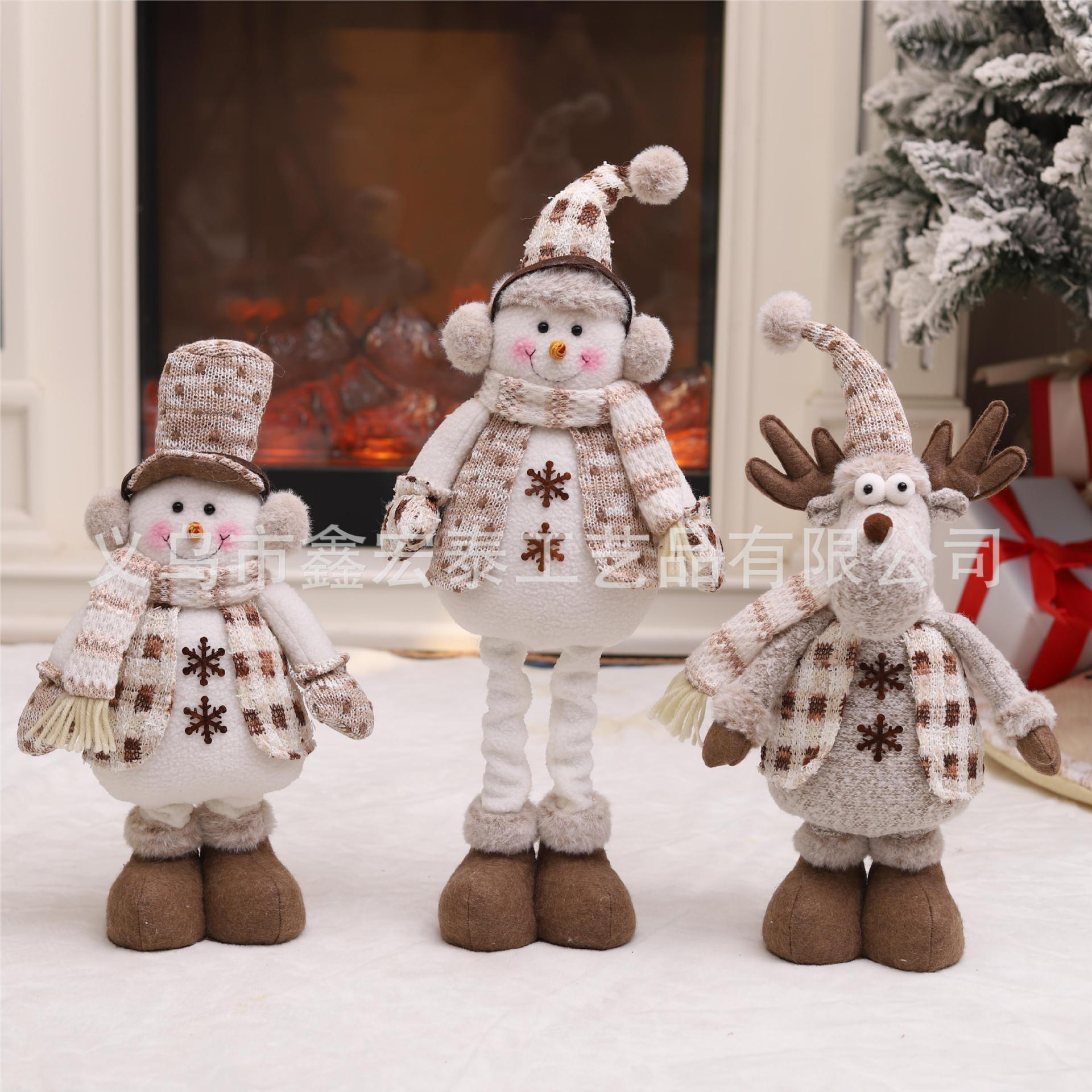 Telescopic knitted Christmas doll