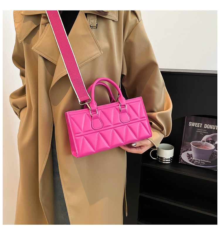 Women's Small PU Solid Color Elegant Streetwear Plaid Square Zipper Square Bag display picture 3