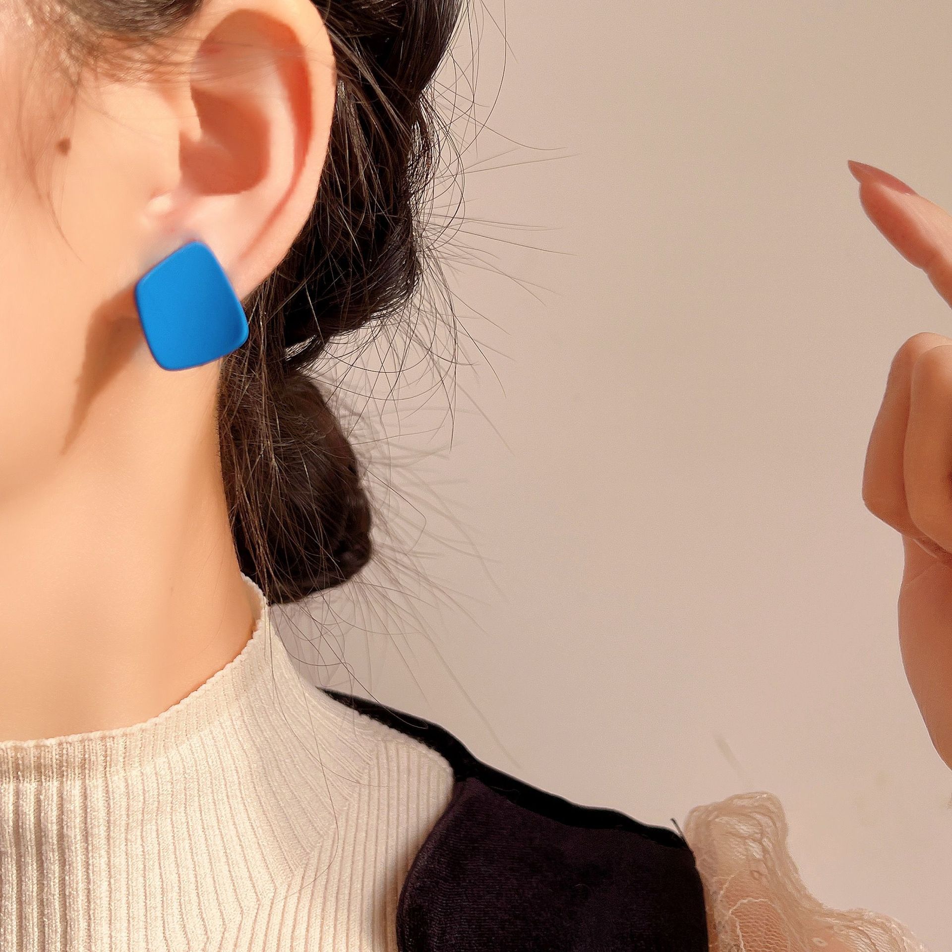 EH48 Super White Klein Blue Mosquito Incense Plate Ear Clip Without Ear Holes Women's Simple Diamond Earrings Ear Jewelry Wholesale