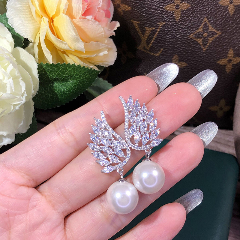 Boucles d oreilles pendantes perle ailes d ange élégantes_voghion.com