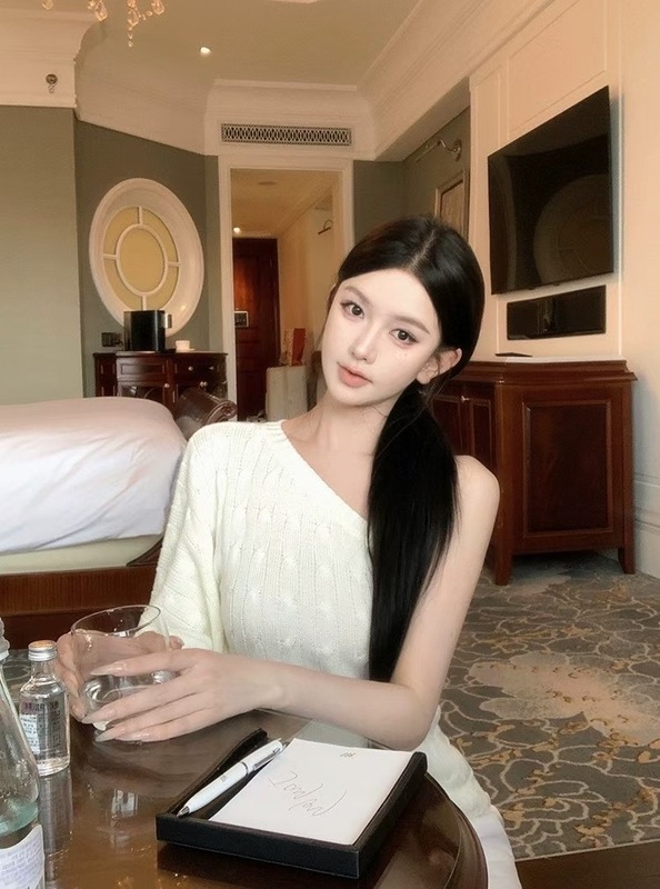 设计感千金风斜肩背心修身显瘦露肩百搭长袖针织不规则上衣早秋女|undefined
