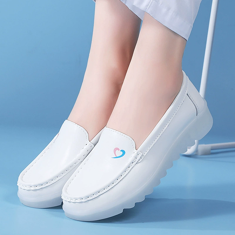 Новая нескользящая белая обувь для медсестер повседневная маленькая белая обувь плоская обувь мягкая подошва дышащая кожаная рабочая обувь для оптовой торговли
