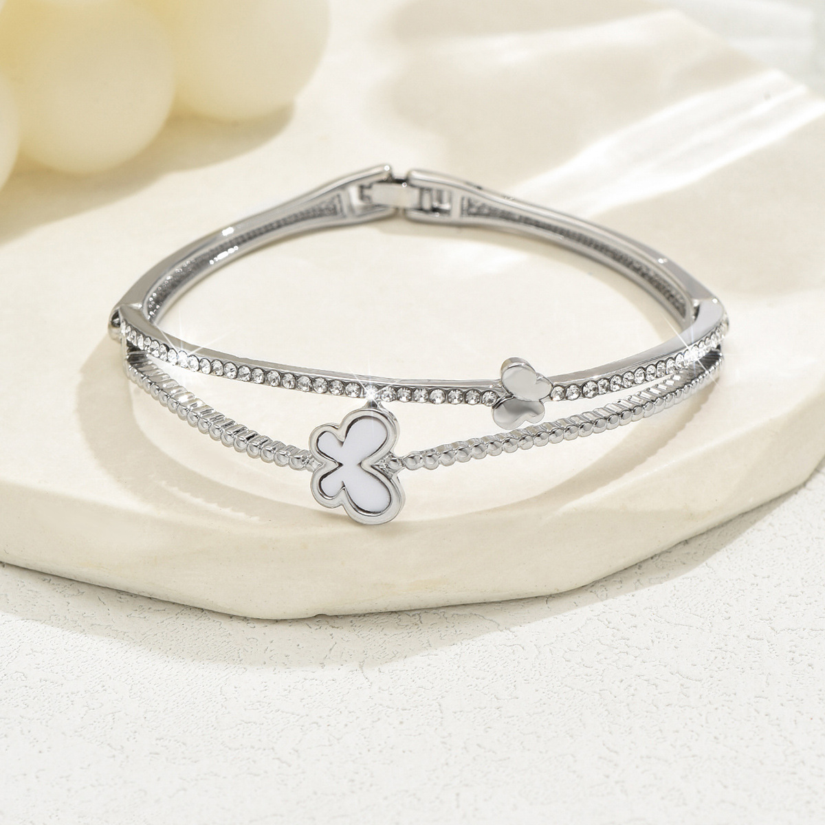 Brazalete de cuatro hojas de doble anillo de diamante de alto nivel coreano brazalete de aleación de moda universal brazalete de lujo ligero