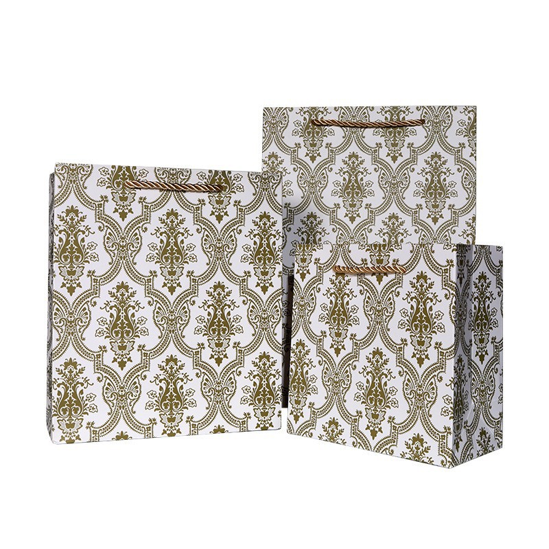 En stock nueva luz bolso de cosméticos de lujo cartón blanco color de impresión bolsa de regalo bolsa de ropa bolso de papel