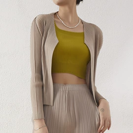 连衣裙;时尚休闲套装;女式T恤