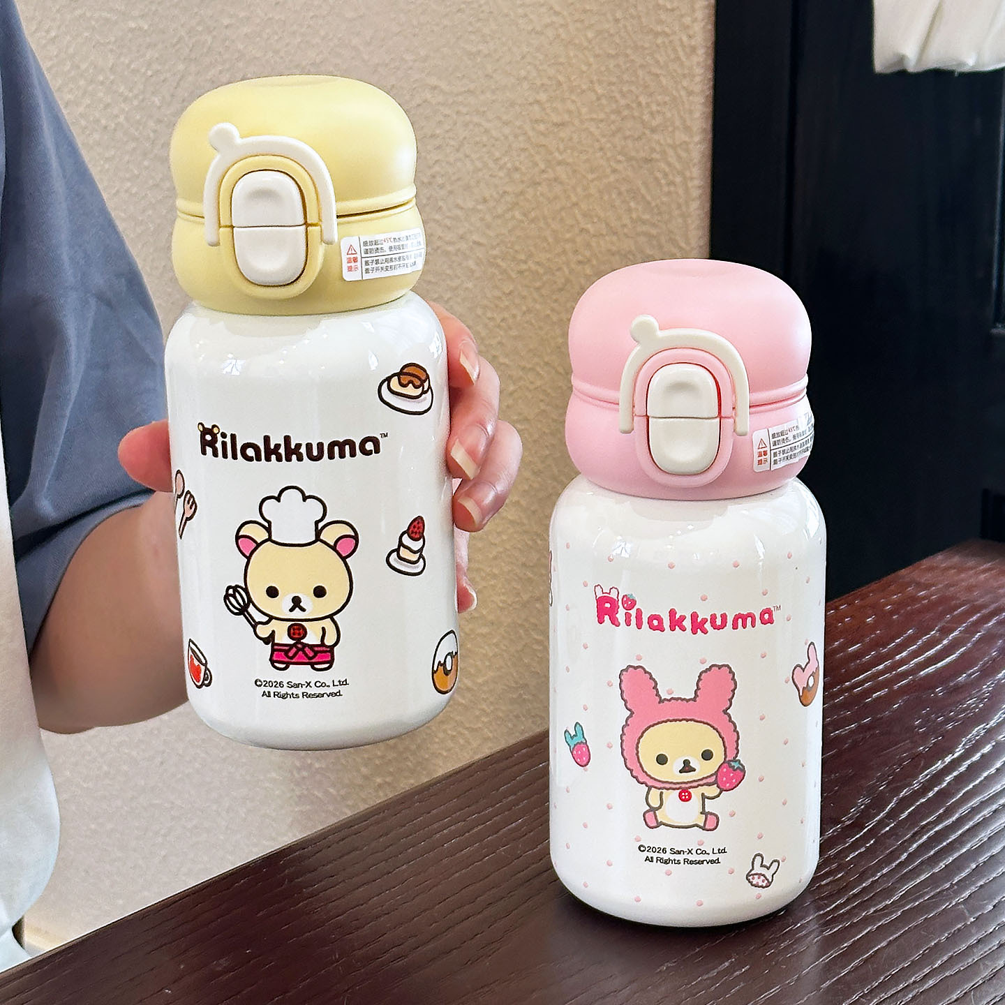 Taza de agua de oso fácil caricatura encantadora taza de aislamiento de niños y niñas de alto valor facial para estudiantes de primaria a la escuela taza de paja portátil a prueba de fugas