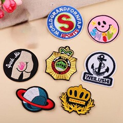Embroidered patch with computerized embroidery, trendy DIY crown smile badge, clothing decoration, patch, appliqué