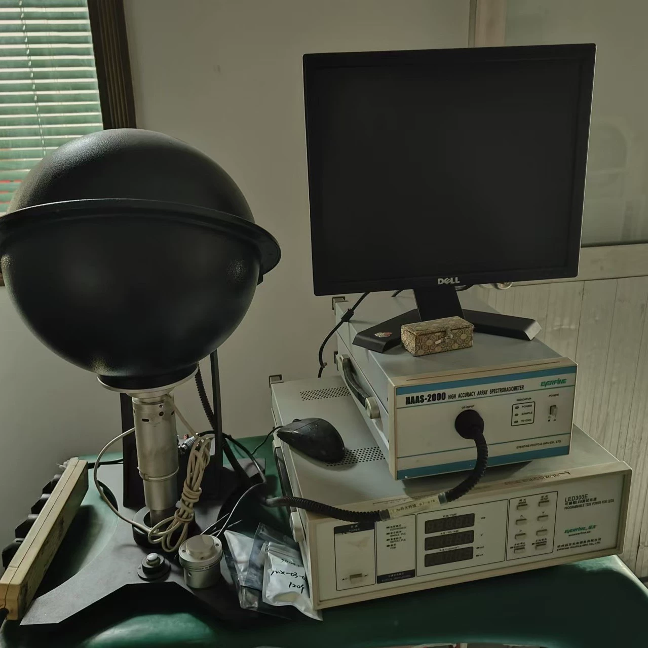 Перевозка удаленного интегрирующего шара HAAS-2000, системы анализа светодиодного спектрометра, используемого оборудования.