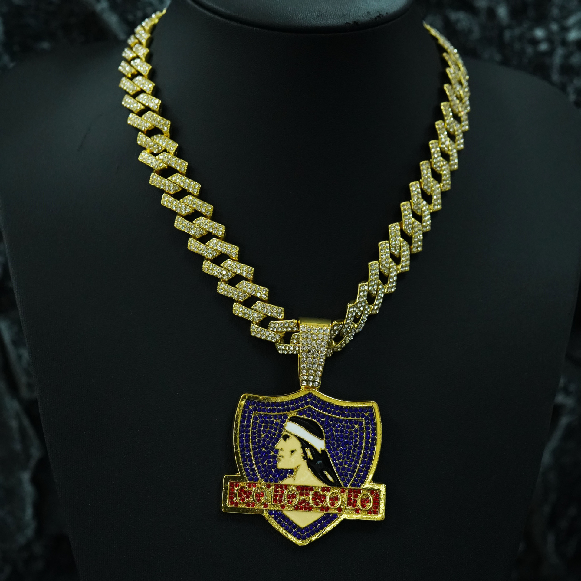 Europa y los Estados Unidos Hip-Hop completo COLO-COLO retrato escudo colgante rap collar hipster adornamiento de estilo callejero personalizado