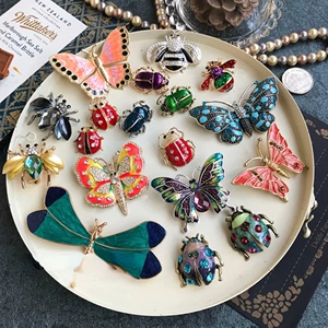 Vintage Cute Butterfly Bee Enamel Brooch Men and Women Clothing Fashion Insect Pin Crystal in stock Wholesale