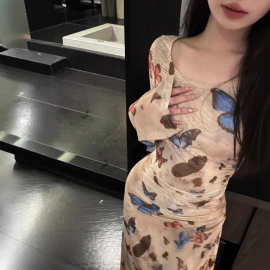 辣妹复古纯欲蝴蝶印花茶歇连衣裙女春秋海边度假风超好看收腰长裙