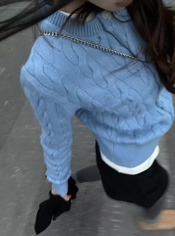 Gentle blue cable-knit sweater for women, 2026 winter new collection, loose fit, thickened, elegant long-sleeve knit cardigan, trendy and chic Gentle blue cable-knit sweater for women, 2026 winter new collection, loose fit, thickened, elegant long-sleeve knit cardigan, trendy and chic