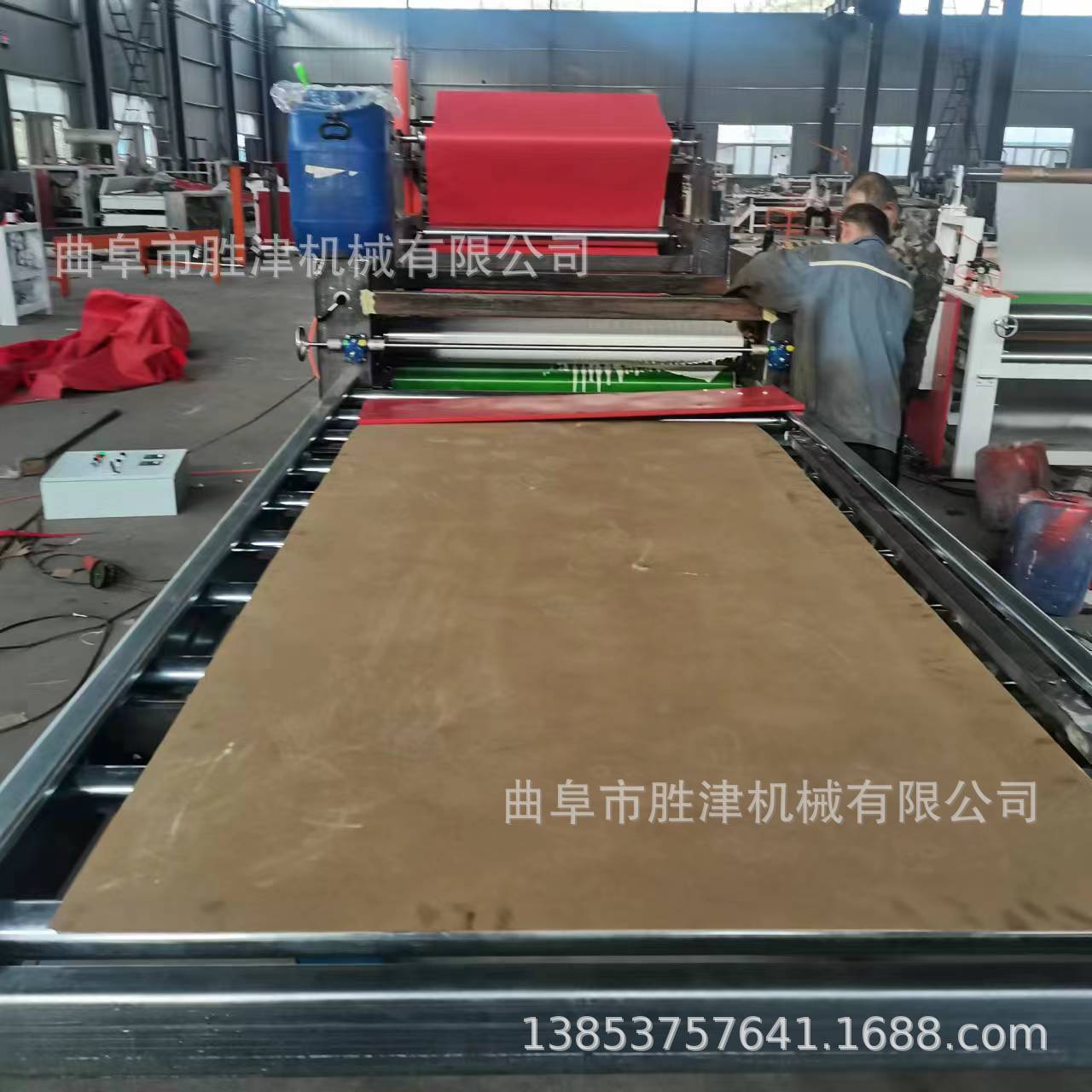密度板红绒无纺布平贴机 礼盒工艺板双面涂胶覆膜机 装饰板贴面机