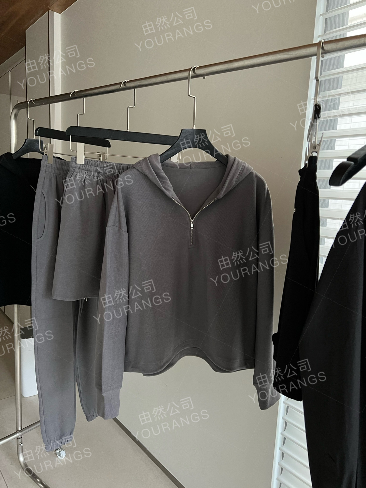 연필 그레이 (위)