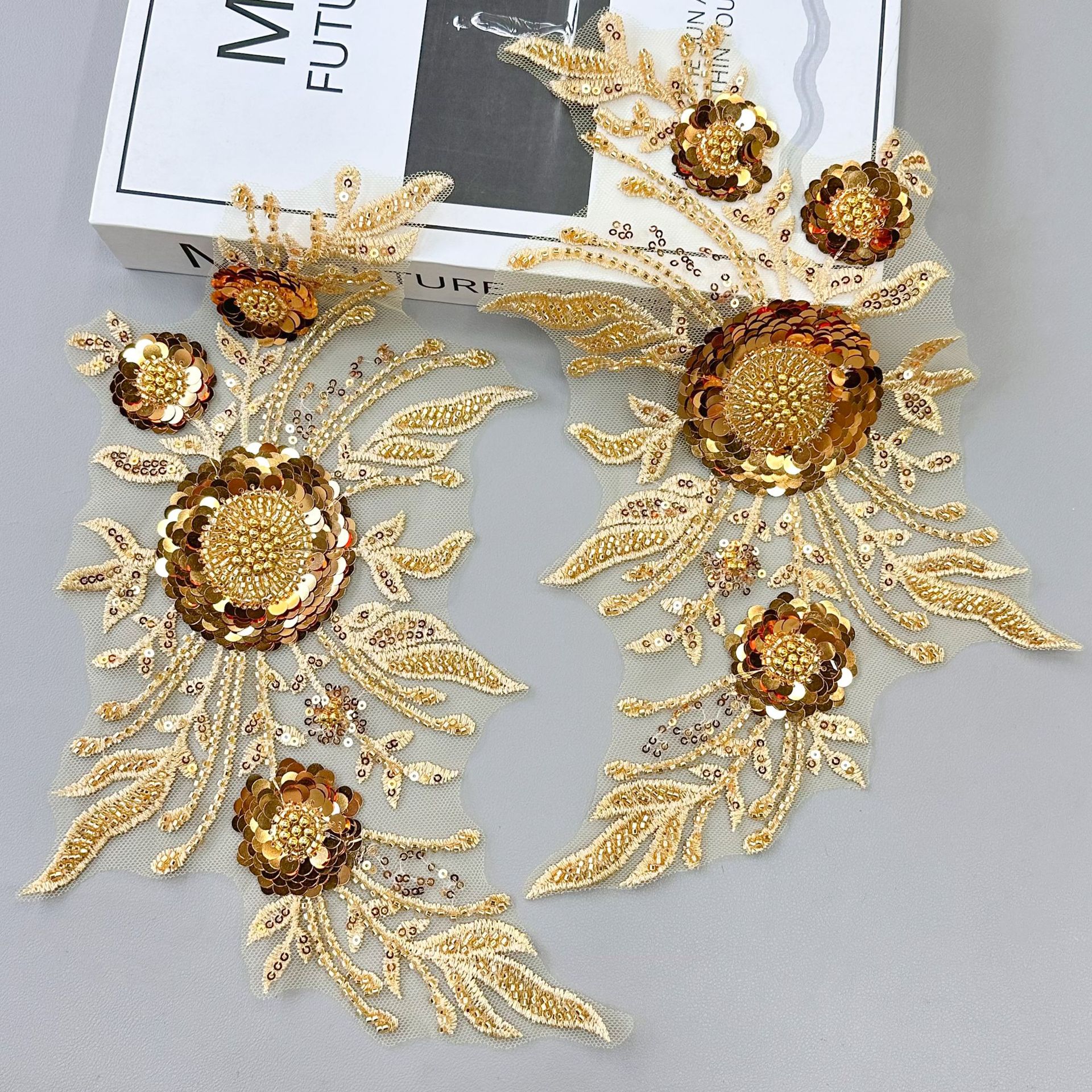 Dorado flores vestido de boda vestido de ordenador bordado sequillas perlas de arroz accesorios de flores en stock al por mayor image 2