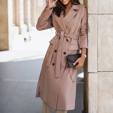 �羳����վ���QŮ�b�r�м�ɫϵ�������p�ſ�ë���������Ӵ���Ů��