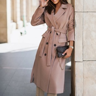 �羳����վ���QŮ�b�r�м�ɫϵ�������p�ſ�ë���������Ӵ���Ů��