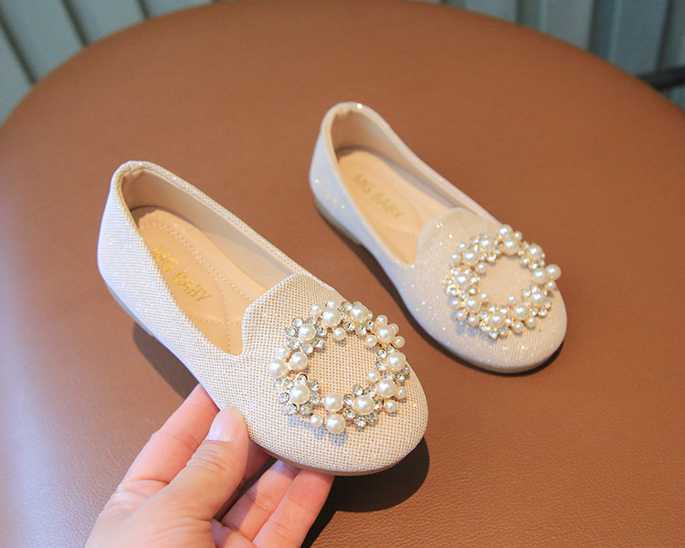 Sapatos de pele para menina estilo princesa com pérolas_voghion.com