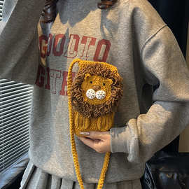 成品手工编织小狮子斜挎包毛线钩织大熊猫手机零钱包可爱单肩包包