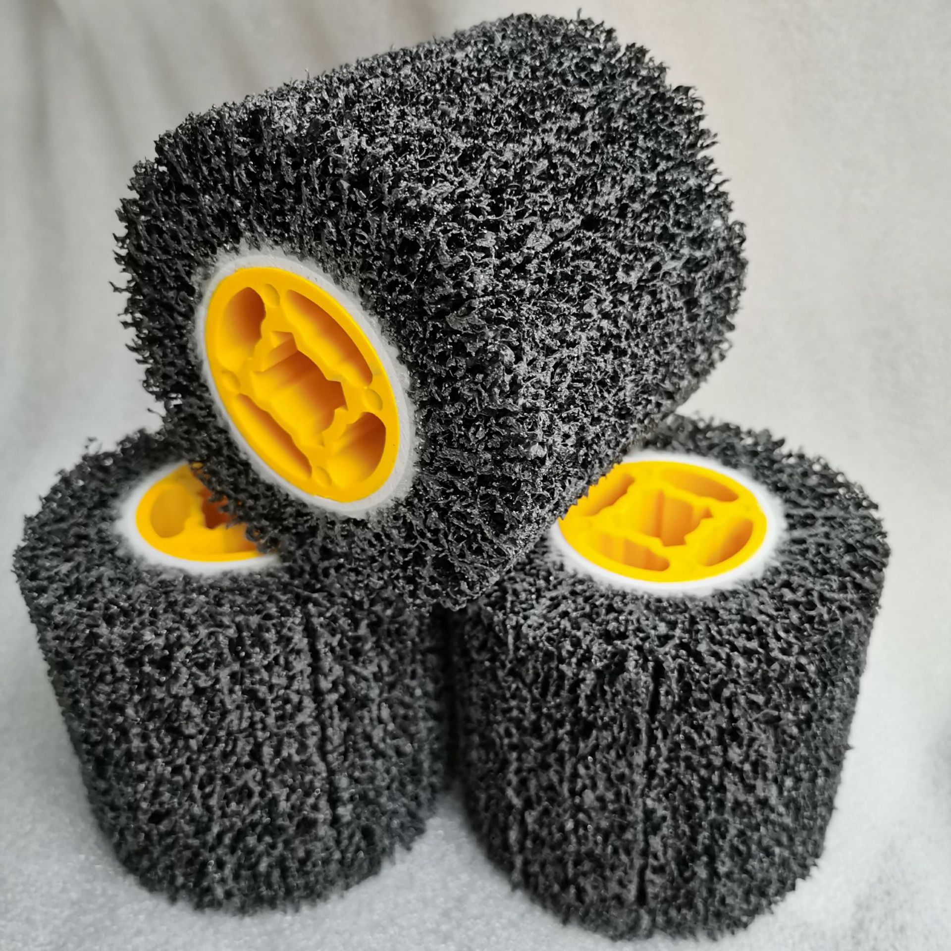 进口黑金刚拉丝轮黑色金钢砂轮十字胶芯打磨百洁布金属表面抛光轮