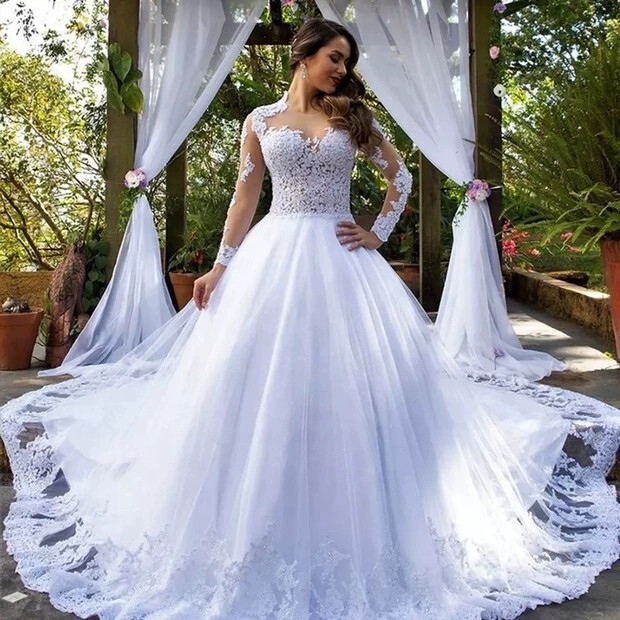 2022 new white elegant trailing wedding dress European and American large trailing wedding dress factory wholesale