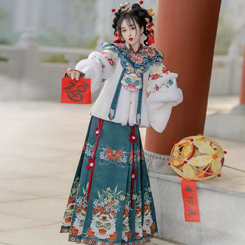 Танец льва каждый год