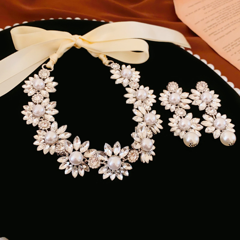 Silver Needle Diamond Flower Pearl Earring Set