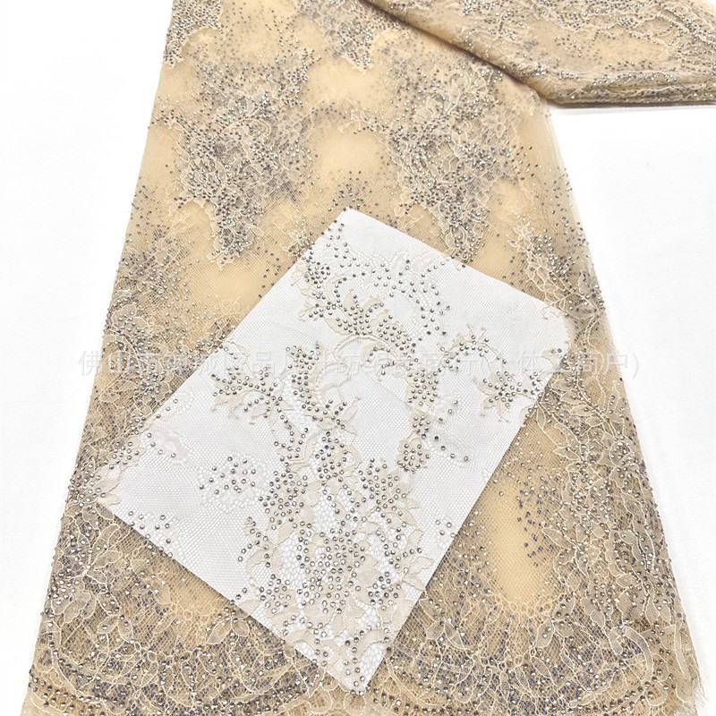 Tejido de malla de pestañas de encaje caliente flor retro hecha a mano verde diamante de cola de pez vestido de noche tela de boda en stock