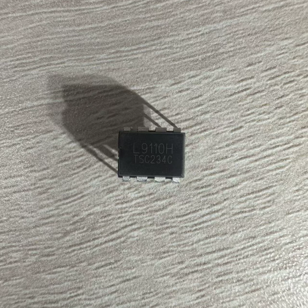 Драйвер мостовой транзисторной сборки L9110H SMD DIP-8/SOP-8 / драйвер полного моста / микросхема драйвера двигателя