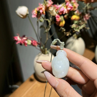 Jin Yutang Hetian Jade Pendant White and Waxy Cute White Run Authoritative Identification Straight Hair